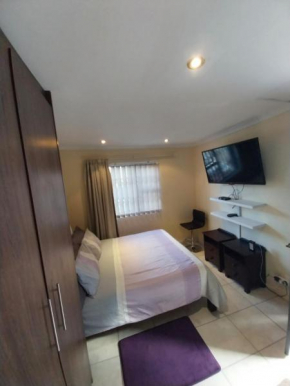 Cozy Bachelor Pad Guest House
